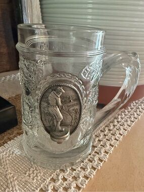 Golf Raised Leaf & Vine Glass with Pewter 3D Golfer Golfing Figure Stein Mug